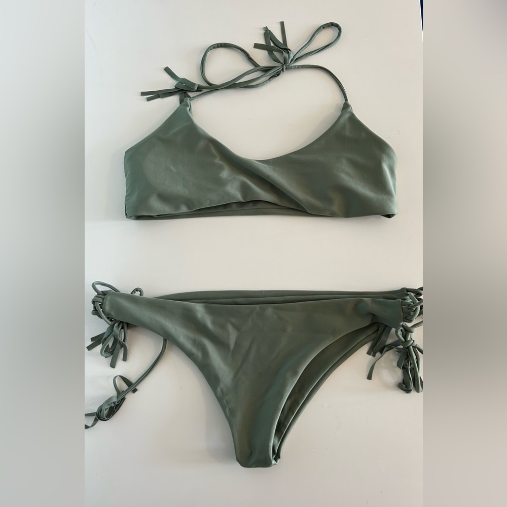Swimsuit top and bottoms